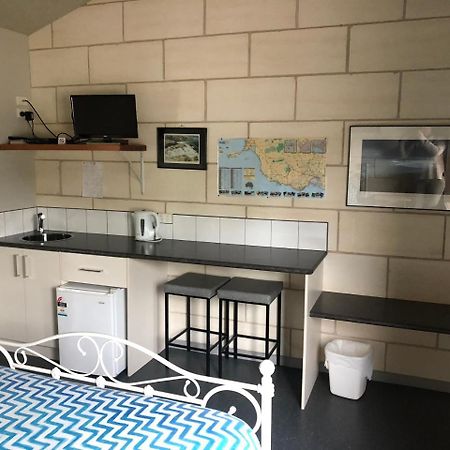 Port Campbell Guesthouse & Flash Packers ภายนอก รูปภาพ