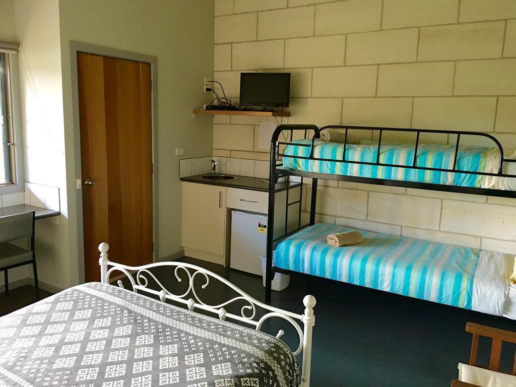 Port Campbell Guesthouse & Flash Packers ภายนอก รูปภาพ